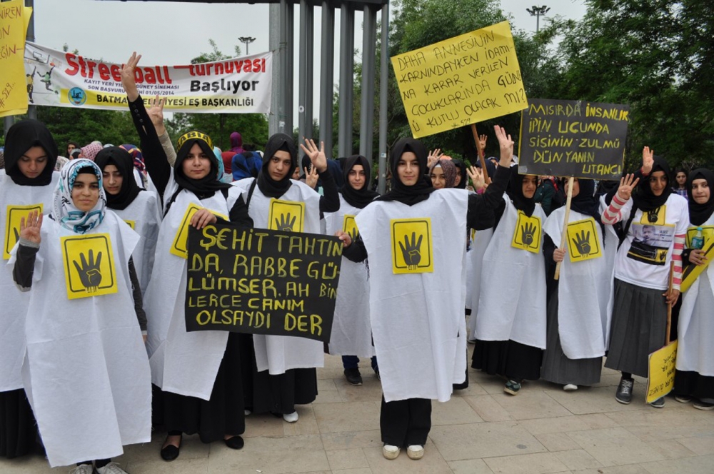 Batman'da Mısır'lı Devrimciler İçin Kefenli Protesto 10