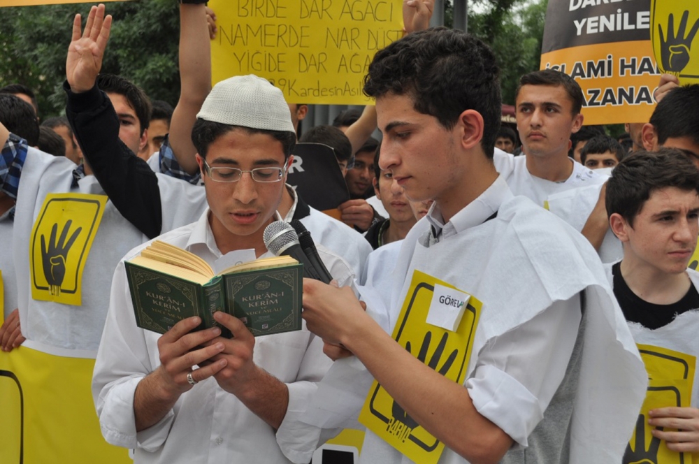 Batman'da Mısır'lı Devrimciler İçin Kefenli Protesto 4