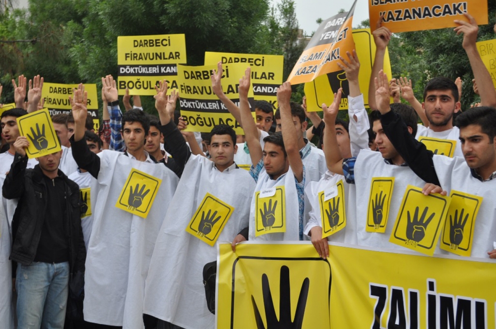 Batman'da Mısır'lı Devrimciler İçin Kefenli Protesto 5