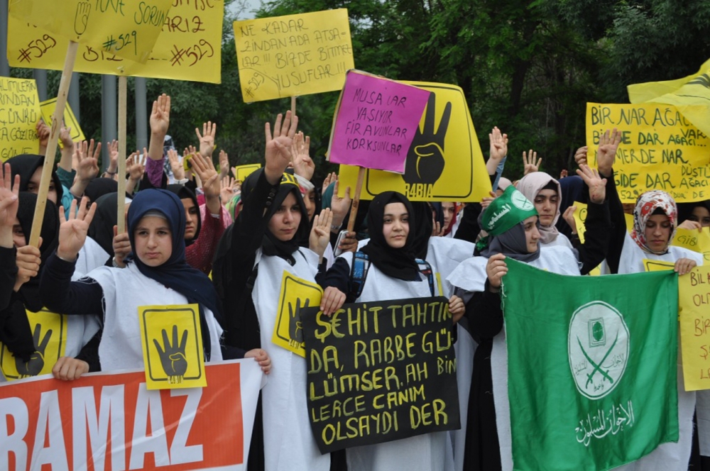 Batman'da Mısır'lı Devrimciler İçin Kefenli Protesto 7
