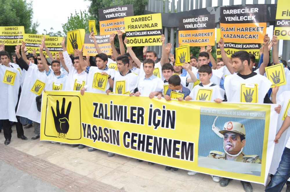 Batman'da Mısır'lı Devrimciler İçin Kefenli Protesto 8