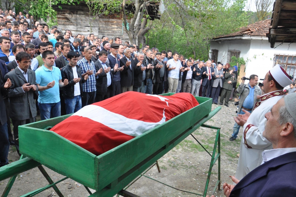 11 İşçi Toprağa Verildi 14