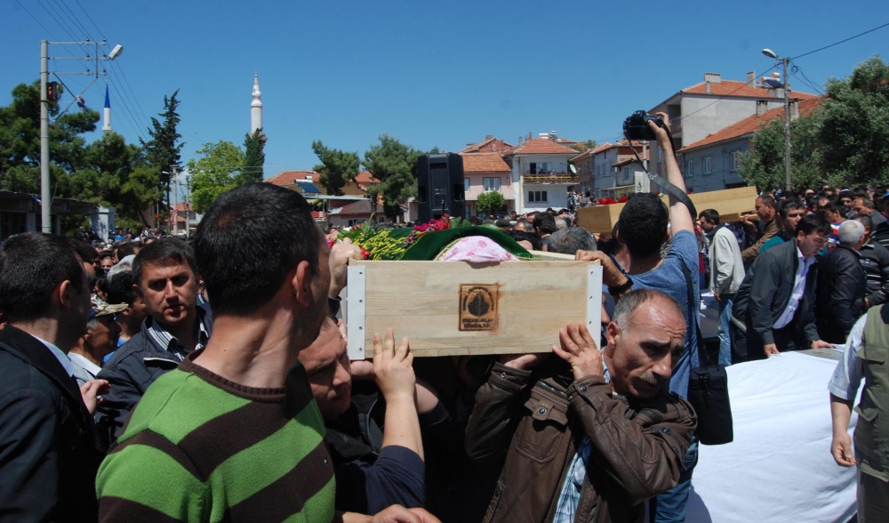 11 İşçi Toprağa Verildi 17