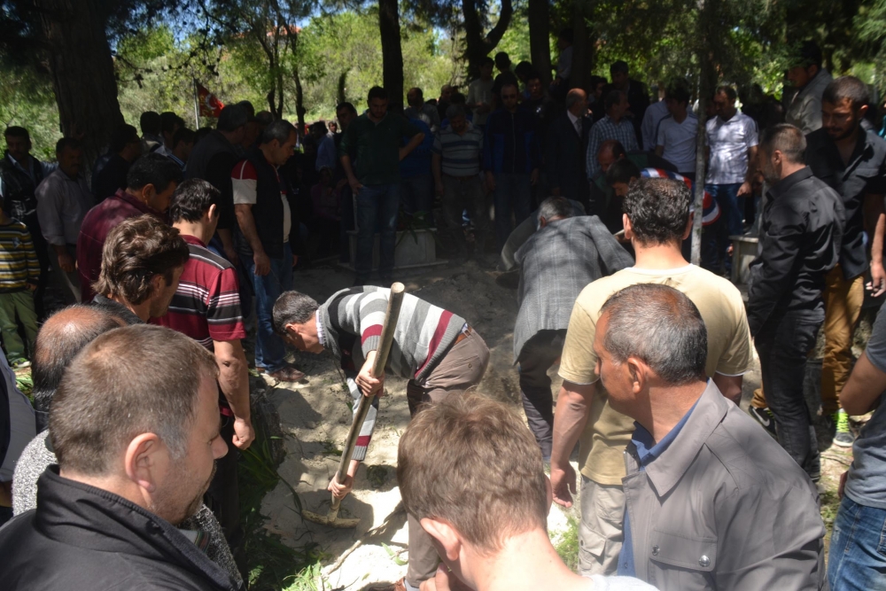 11 İşçi Toprağa Verildi 18