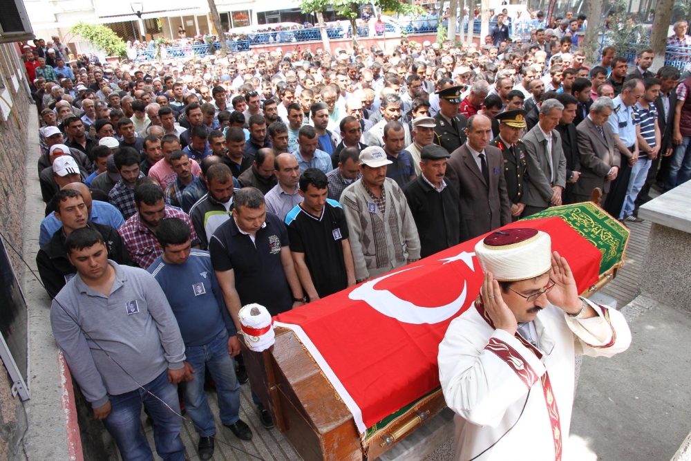 11 İşçi Toprağa Verildi 20