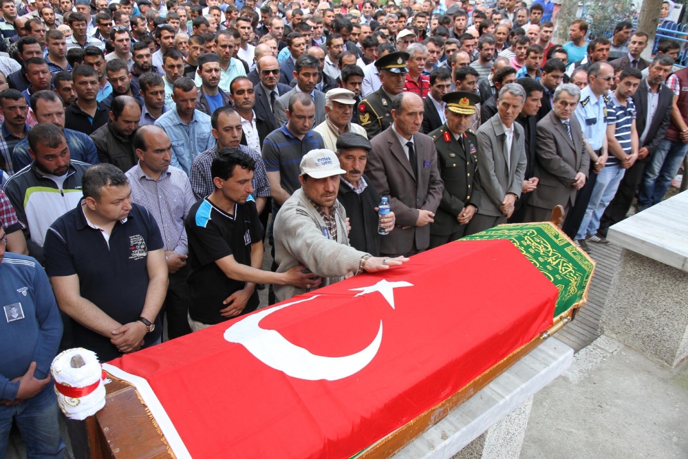 11 İşçi Toprağa Verildi 22