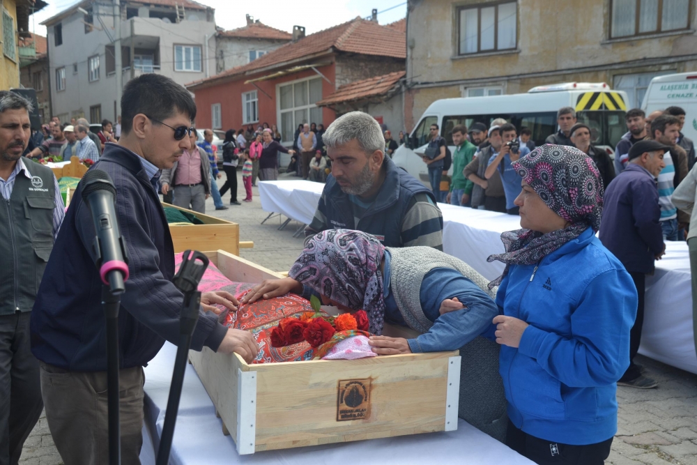 11 İşçi Toprağa Verildi 25