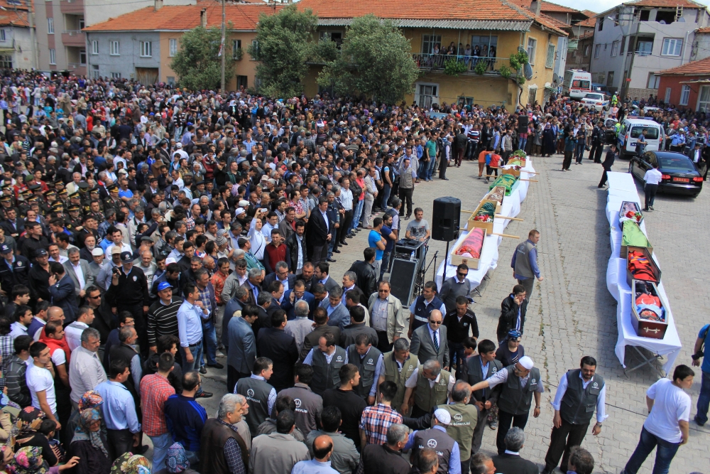 11 İşçi Toprağa Verildi 27
