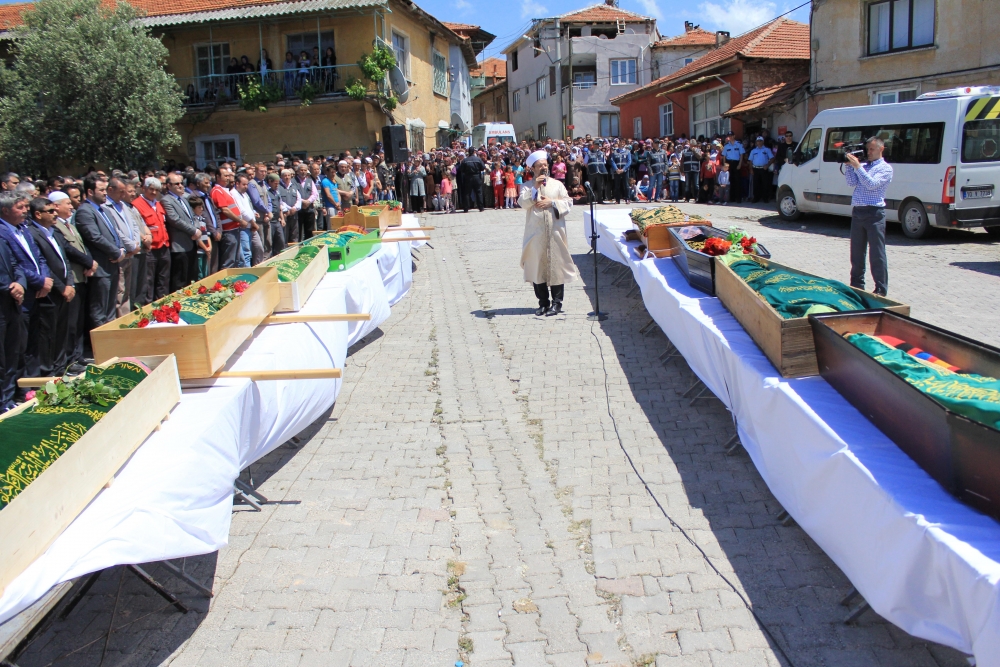 11 İşçi Toprağa Verildi 29