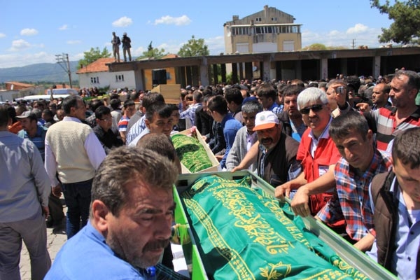 11 İşçi Toprağa Verildi 3