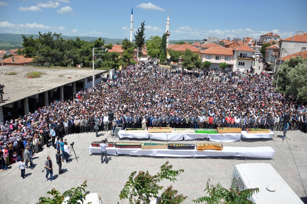 11 İşçi Toprağa Verildi 31