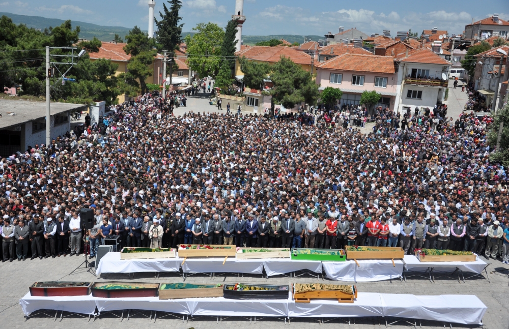 11 İşçi Toprağa Verildi 32