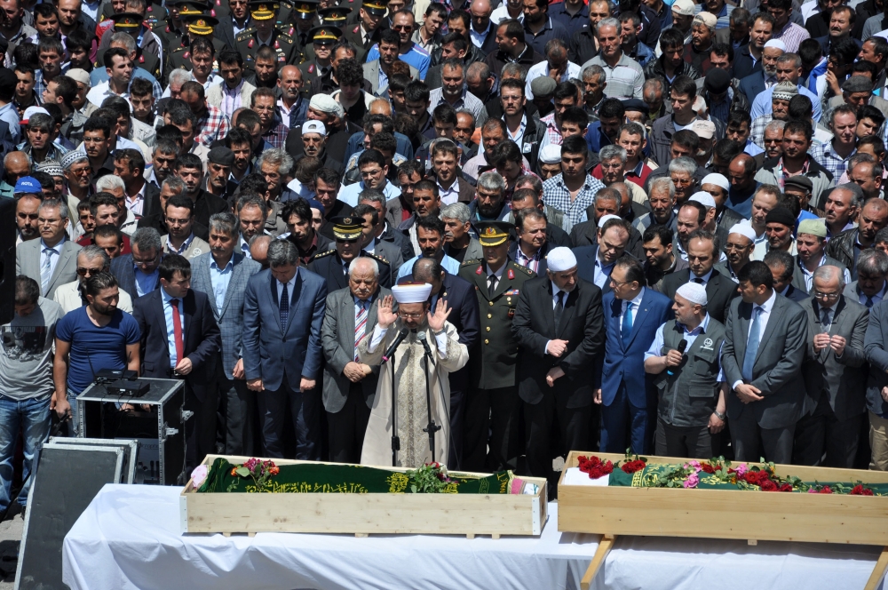 11 İşçi Toprağa Verildi 33