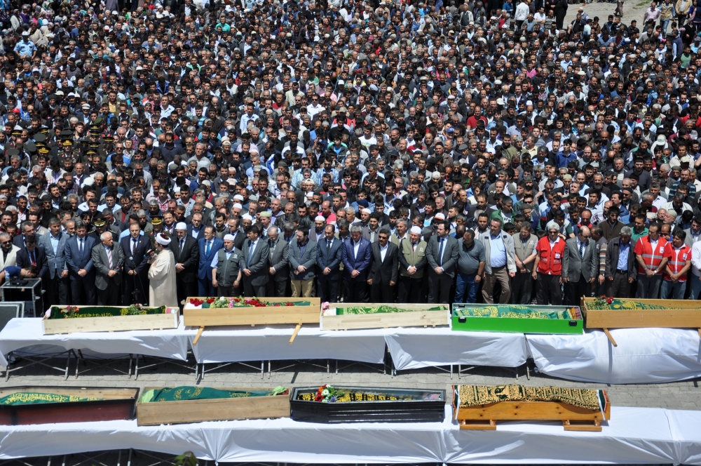 11 İşçi Toprağa Verildi 34