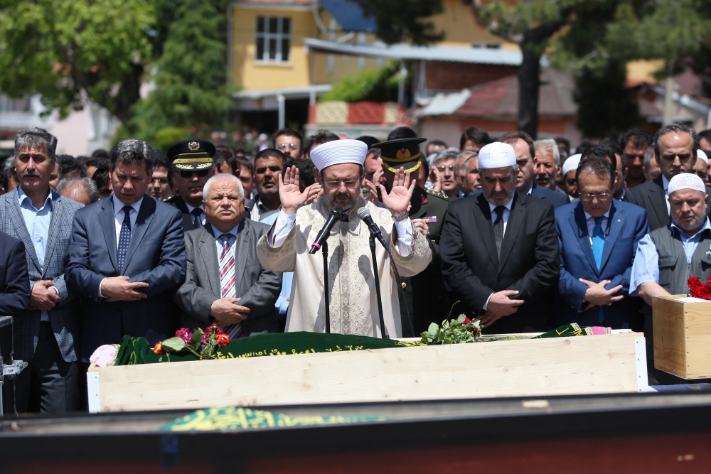 11 İşçi Toprağa Verildi 36