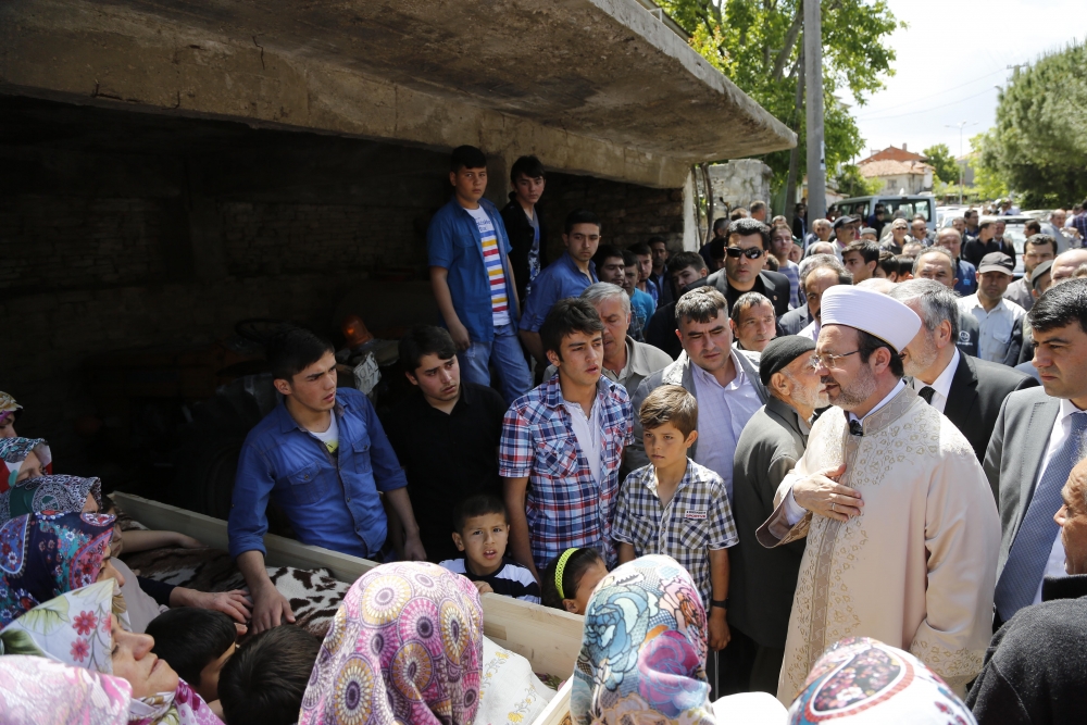 11 İşçi Toprağa Verildi 38