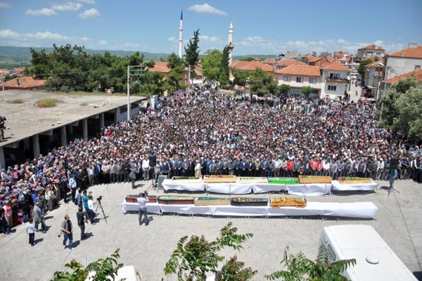11 İşçi Toprağa Verildi 4