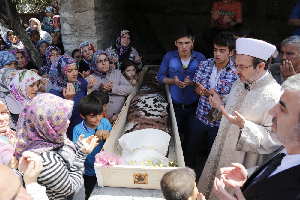 11 İşçi Toprağa Verildi 40