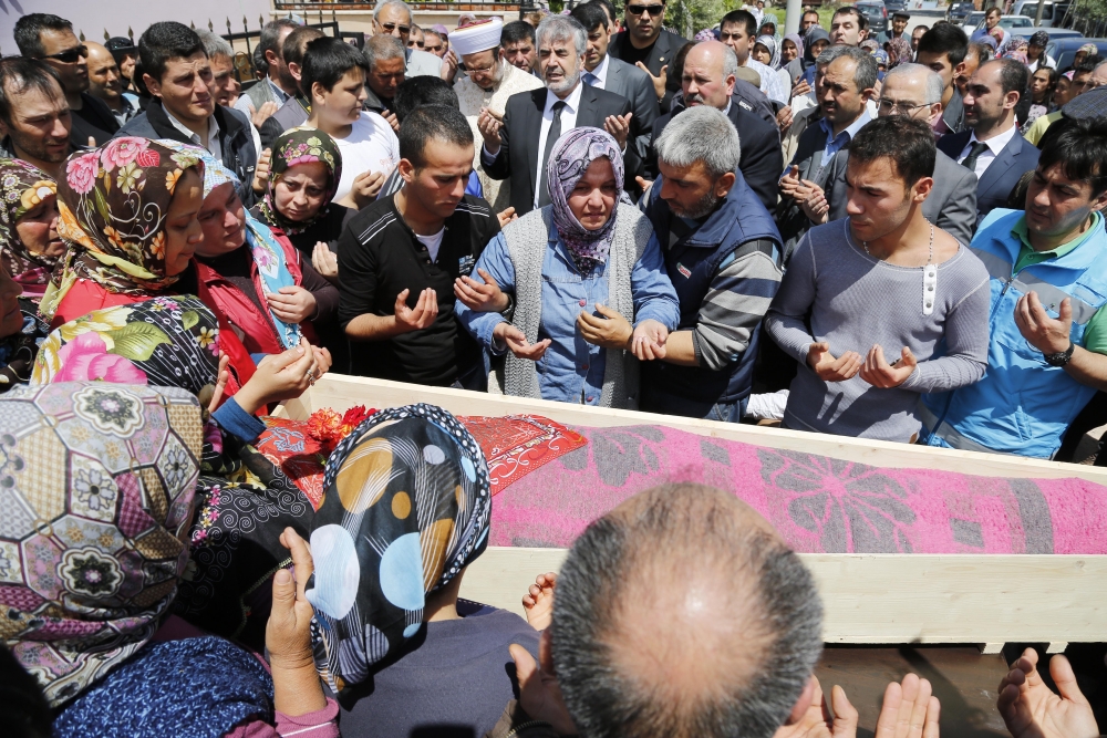 11 İşçi Toprağa Verildi 41