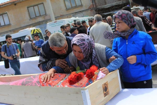 11 İşçi Toprağa Verildi 5