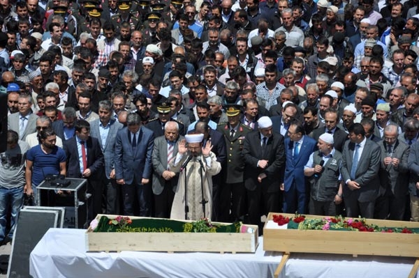 11 İşçi Toprağa Verildi 7