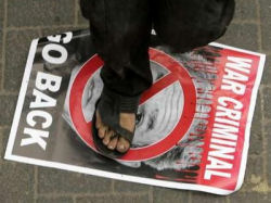 Bush'a yine ayakkabı