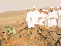 Hz. Muhammed'in Annesinin Mezarı Bulundu