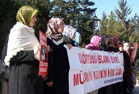 Müslüman Kadının Hicreti Başörtüsüdür (FOTO)