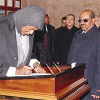 Bu Kapüşonludan Birşey Çıkmaz!