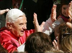 Ahmedinejad'tan ödü patlıyor!