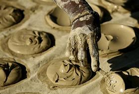 Ekmek Yok Çamur Yiyorlar (FOTO)