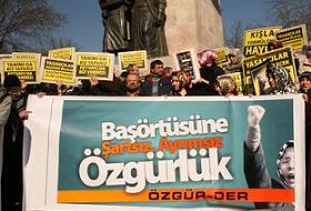 İstanbul'da Başörtüsü Eylemi (FOTO)