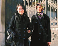 Başı Açık Öğrenci: Bizi Bahane Etmeyin