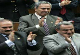 Beyaz Çarşaf Arınç'ı Ağlattı(Foto)