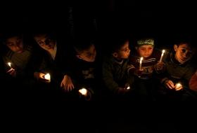 Gazze İçin Işıklar Söndü, Mumlar Yakıldı