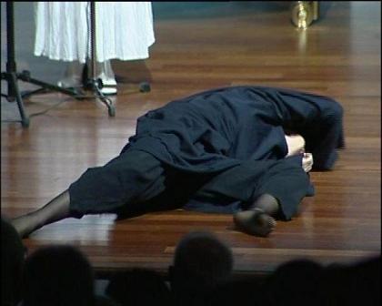 Kıyafet Balosunda "Çarşaflı" Provokasyon