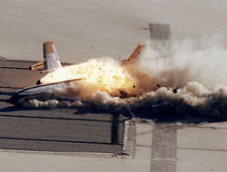 Yolcu uçağı kalkışta alev aldı