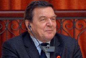 Schröder'den Başörtüsü Yorumu