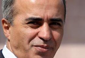 Gül'ün Danışmanından Başörtüsü Açıklaması