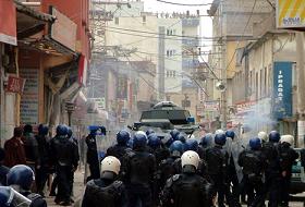 Diyarbakır'da Polise Saldırı