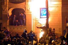 AB, Sırbistan'dan Elçilikleri Korumasını İstedi