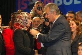 CHP Rozeti Takılan Kadın Konuştu