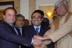 Pakistan"da koalisyon hükümeti çatırdıyor