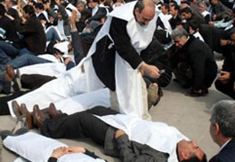 Diyarbakır'da  Kefenli Eylem