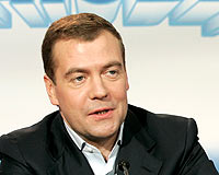 Medvedev: Füze kalkanı güvenliğe aykırı