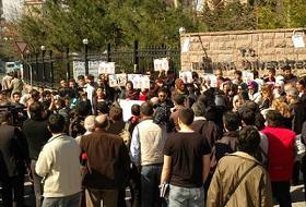 Başörtüsü Yasakçıları Suç İşliyor (FOTO)