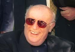 Demirel zevkten yusyuvarlak oldu!