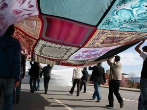 Millet yasağı unutmadı