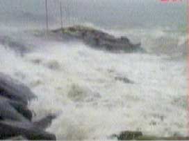 Hindistan ve Bengladeş'te fırtına