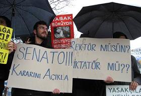 SAÜ'de Başörtüsü Yasağı Protesto Edildi